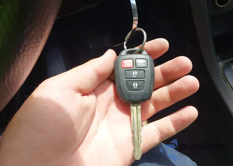 2016 Toyota Corolla Le z USA, uszkodzony, nr VIN 5YFBURHE3GP511655